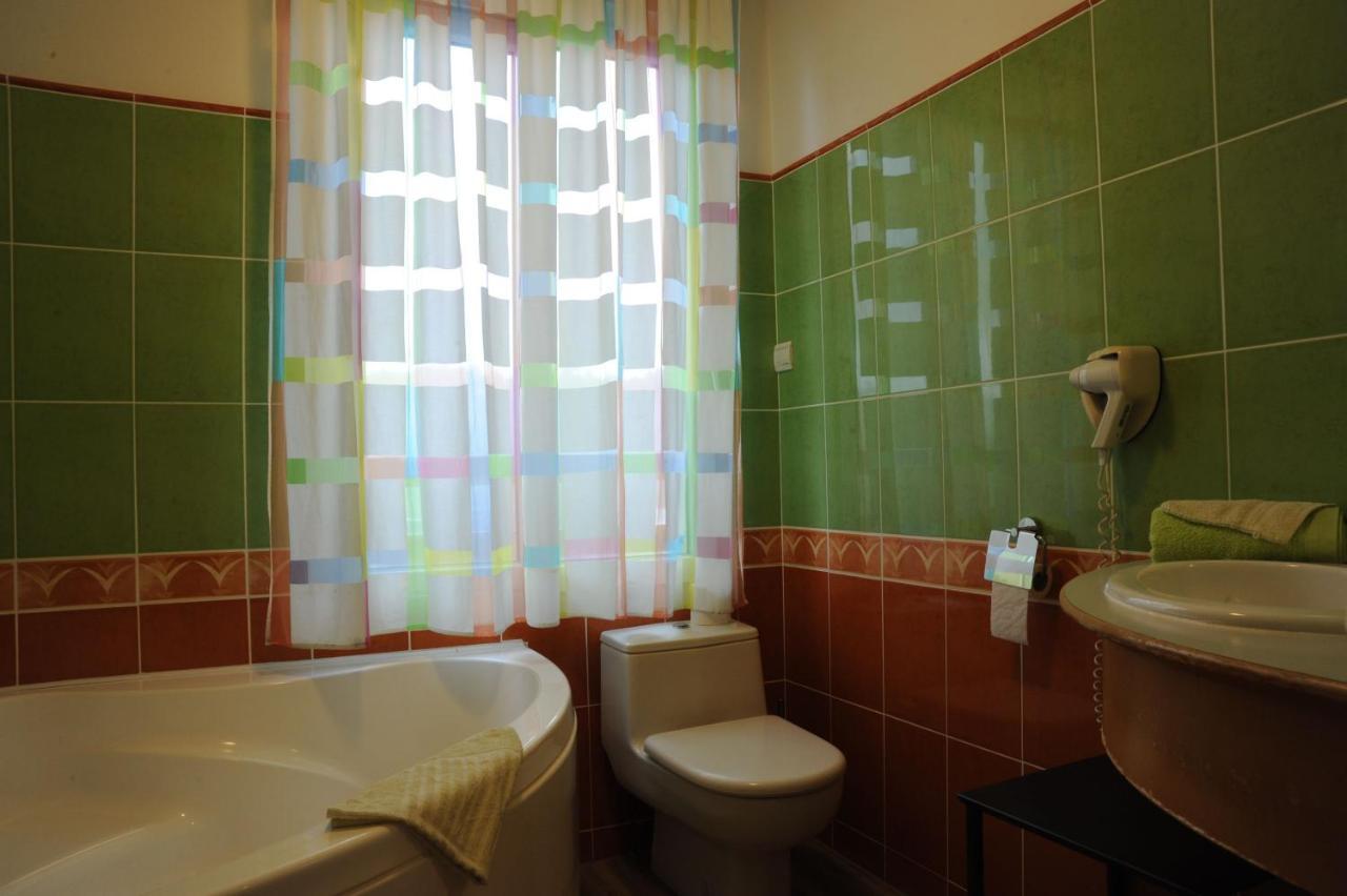 Hotel Du Lac Treignac Kültér fotó