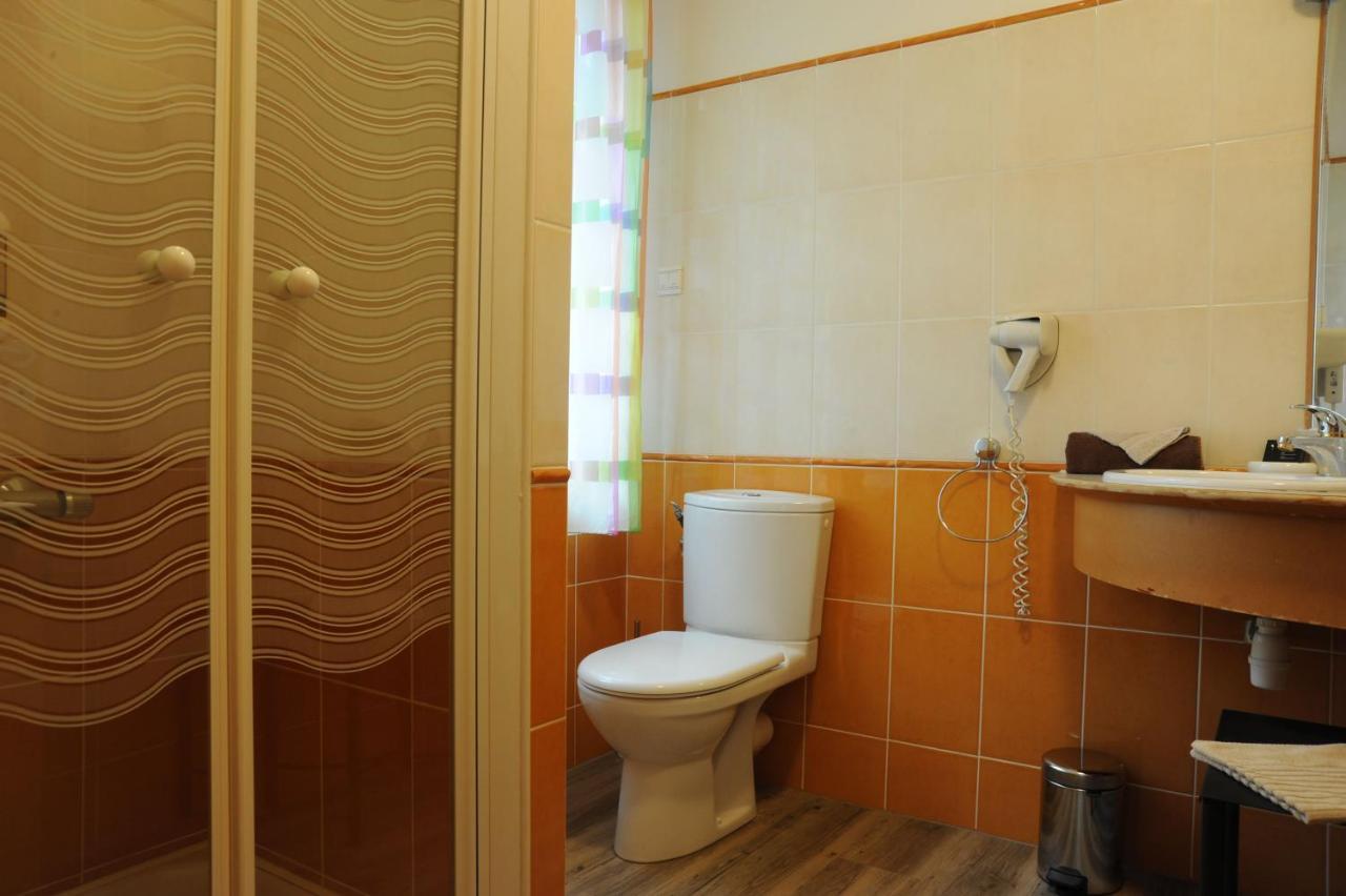 Hotel Du Lac Treignac Kültér fotó